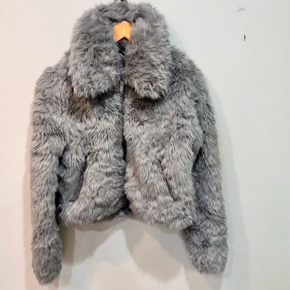Abercrombie & Fitch Jackets & Blazers - Abercombie & Fitch Faux Fur Zip Up Classic Coat Jacket Women’s Size XS NEW